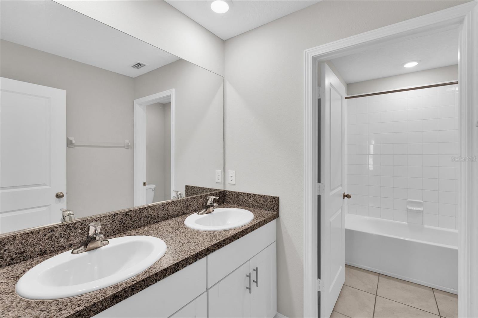 5204 WHITE CHICORY DR, APOLLO BEACH, FL — photo 32