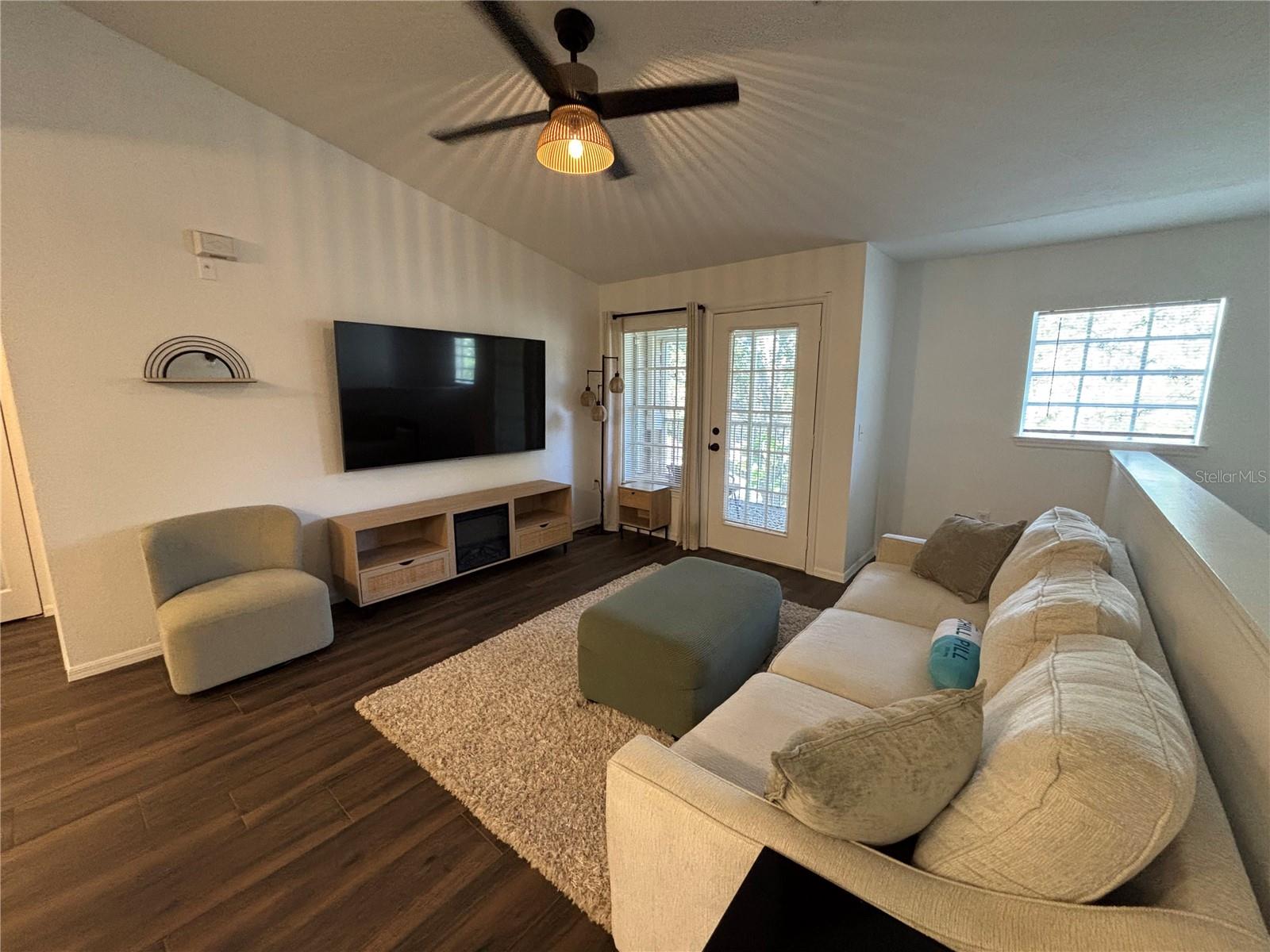 8809 MANOR LOOP #202, LAKEWOOD RANCH, FL — photo 2