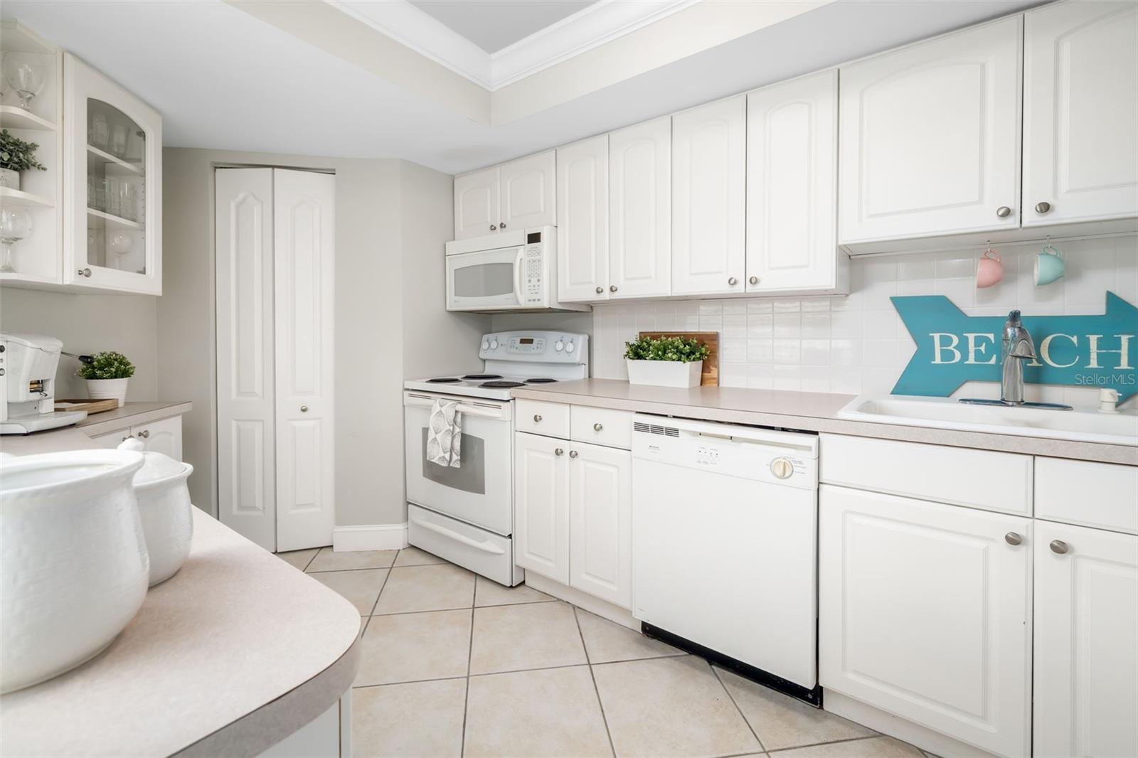 1770 BENJAMIN FRANKLIN DR #203, SARASOTA, FL — photo 4