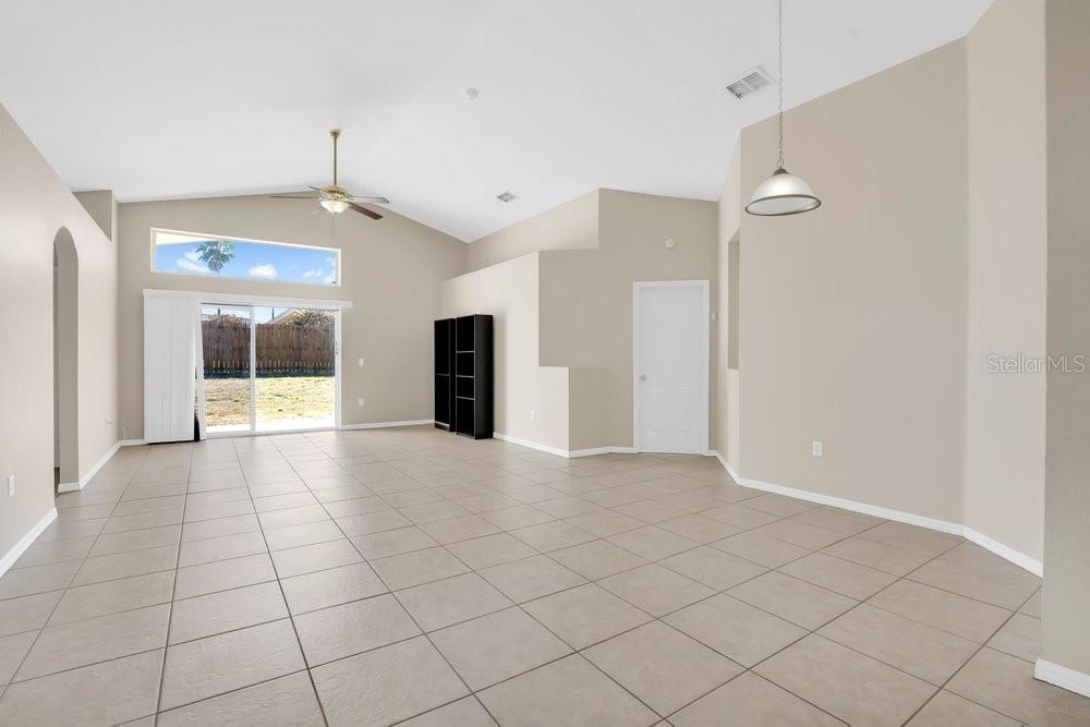 348 SIR PHILLIPS DR, DAVENPORT, FL — photo 10