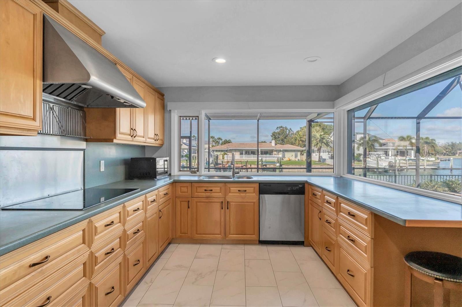4935 62ND AVE S, ST PETERSBURG, FL — photo 3