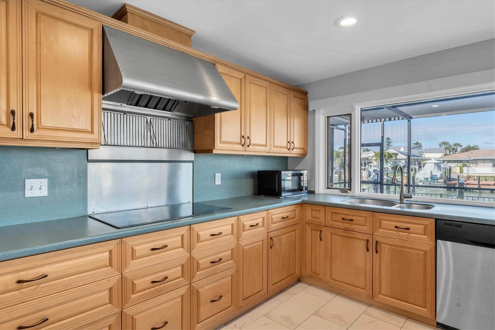 4935 62ND AVE S, ST PETERSBURG, FL — photo 10