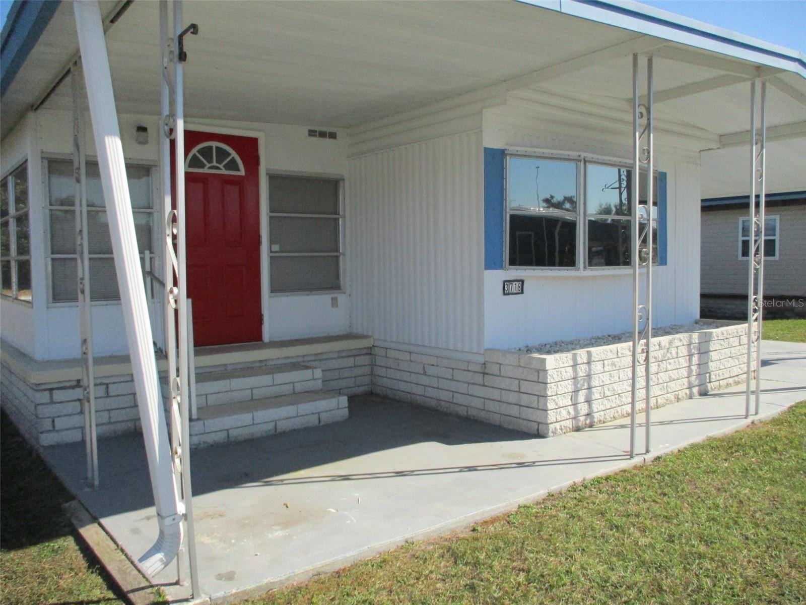 3718 CASTLE DR, ZEPHYRHILLS, FL — photo 2