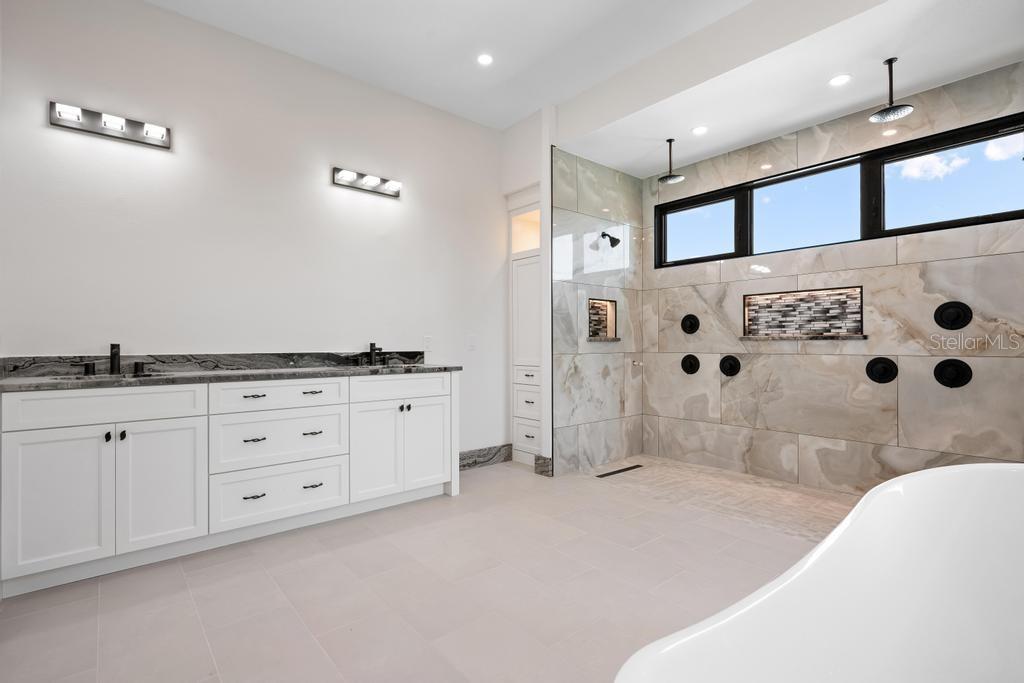 527 VENICE LN, SARASOTA, FL — photo 78