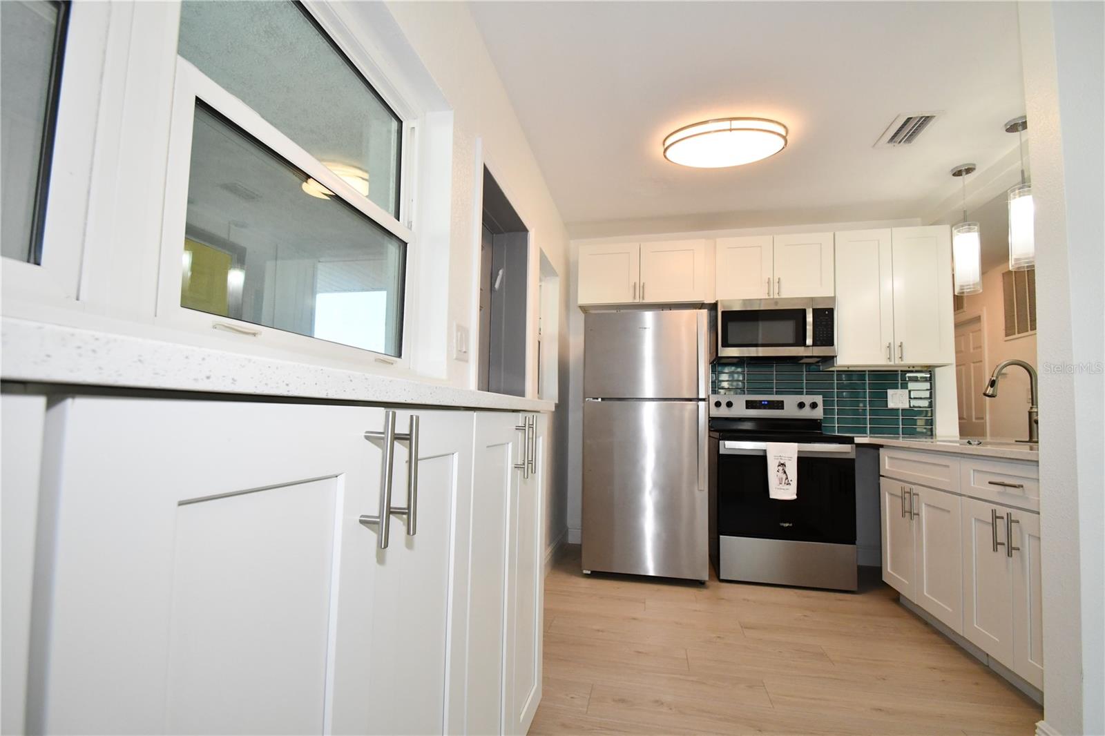 547 TRADE WINDS DR, DUNEDIN, FL — photo 3