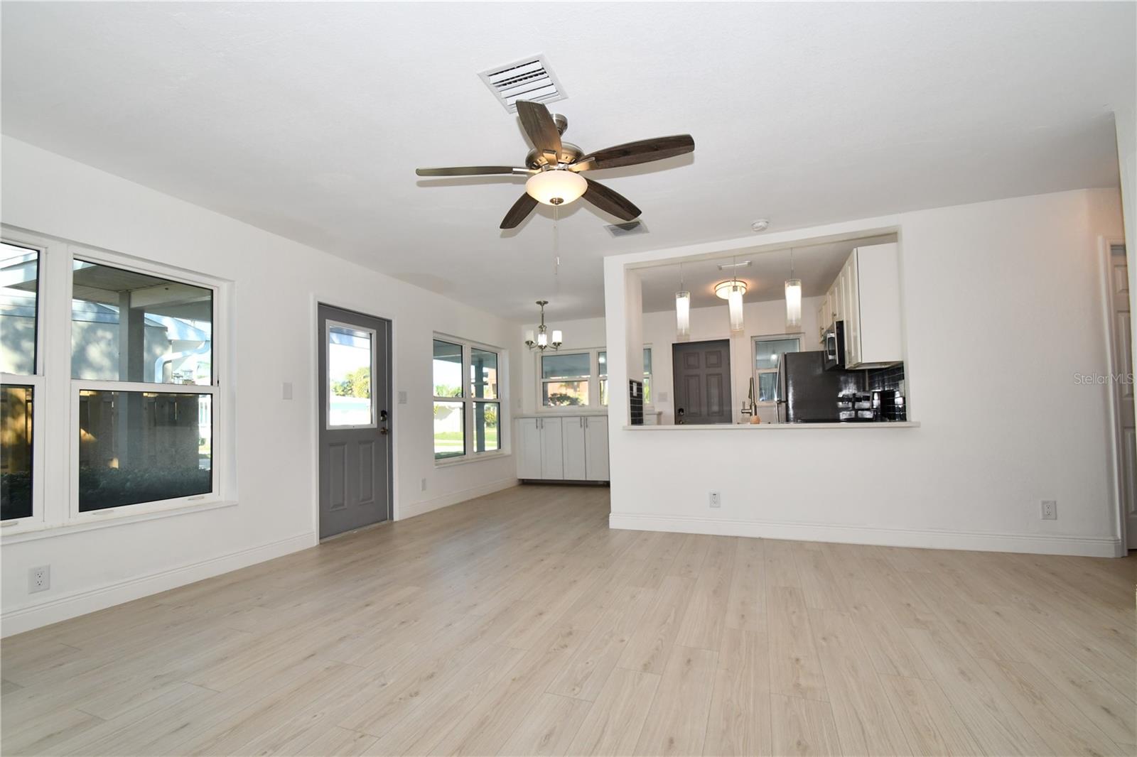 547 TRADE WINDS DR, DUNEDIN, FL — photo 5