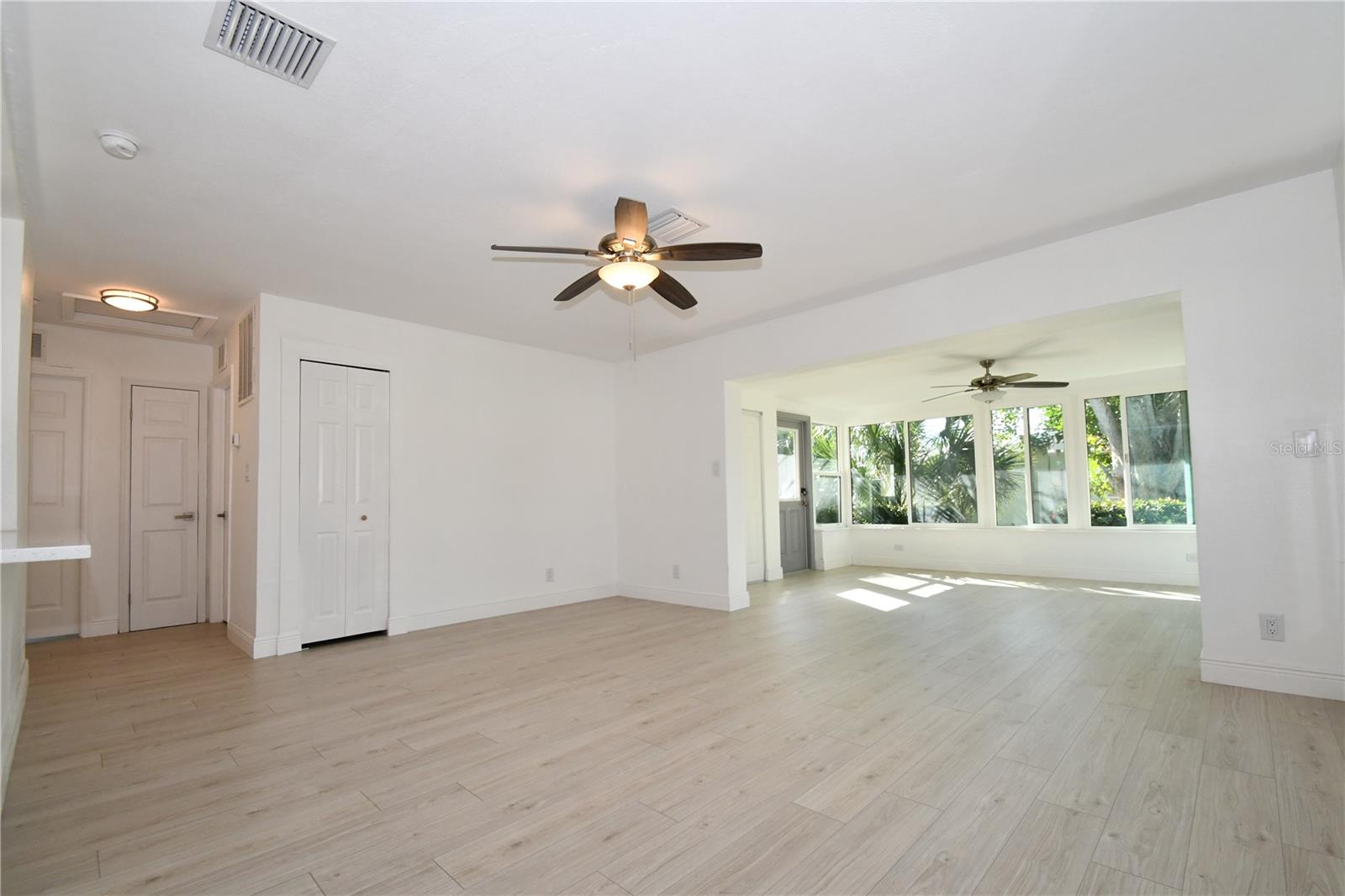 547 TRADE WINDS DR, DUNEDIN, FL — photo 6