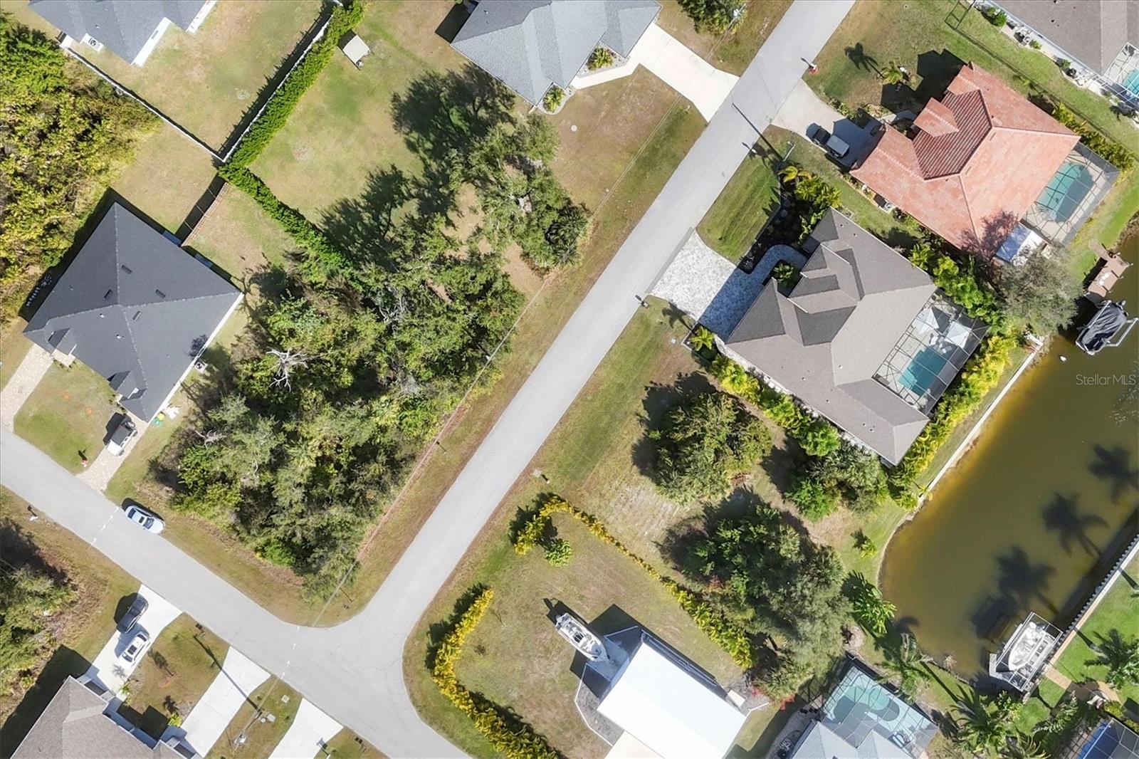 13428 AMARYLLIS CIR, PORT CHARLOTTE, FL — photo 37