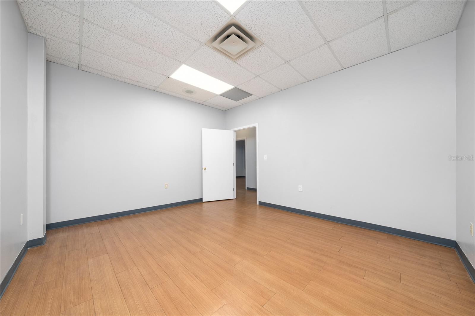 7200 LAKE ELLENOR DR #130, ORLANDO, FL — photo 9