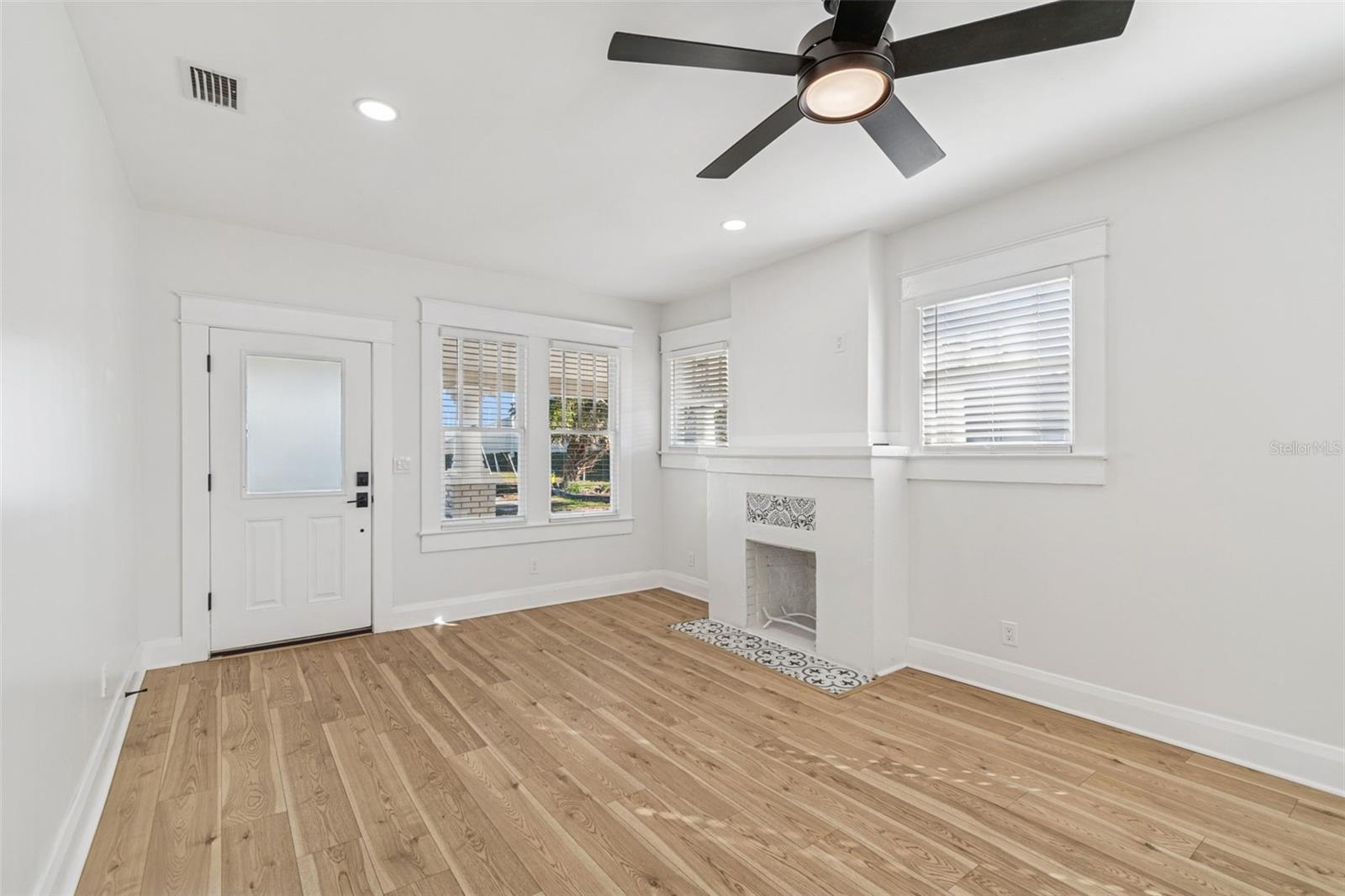 511 E STRATFORD AVE, TAMPA, FL — photo 4