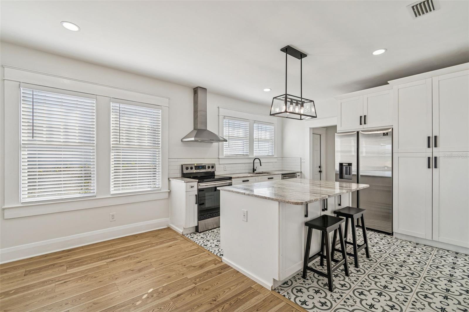 511 E STRATFORD AVE, TAMPA, FL — photo 5