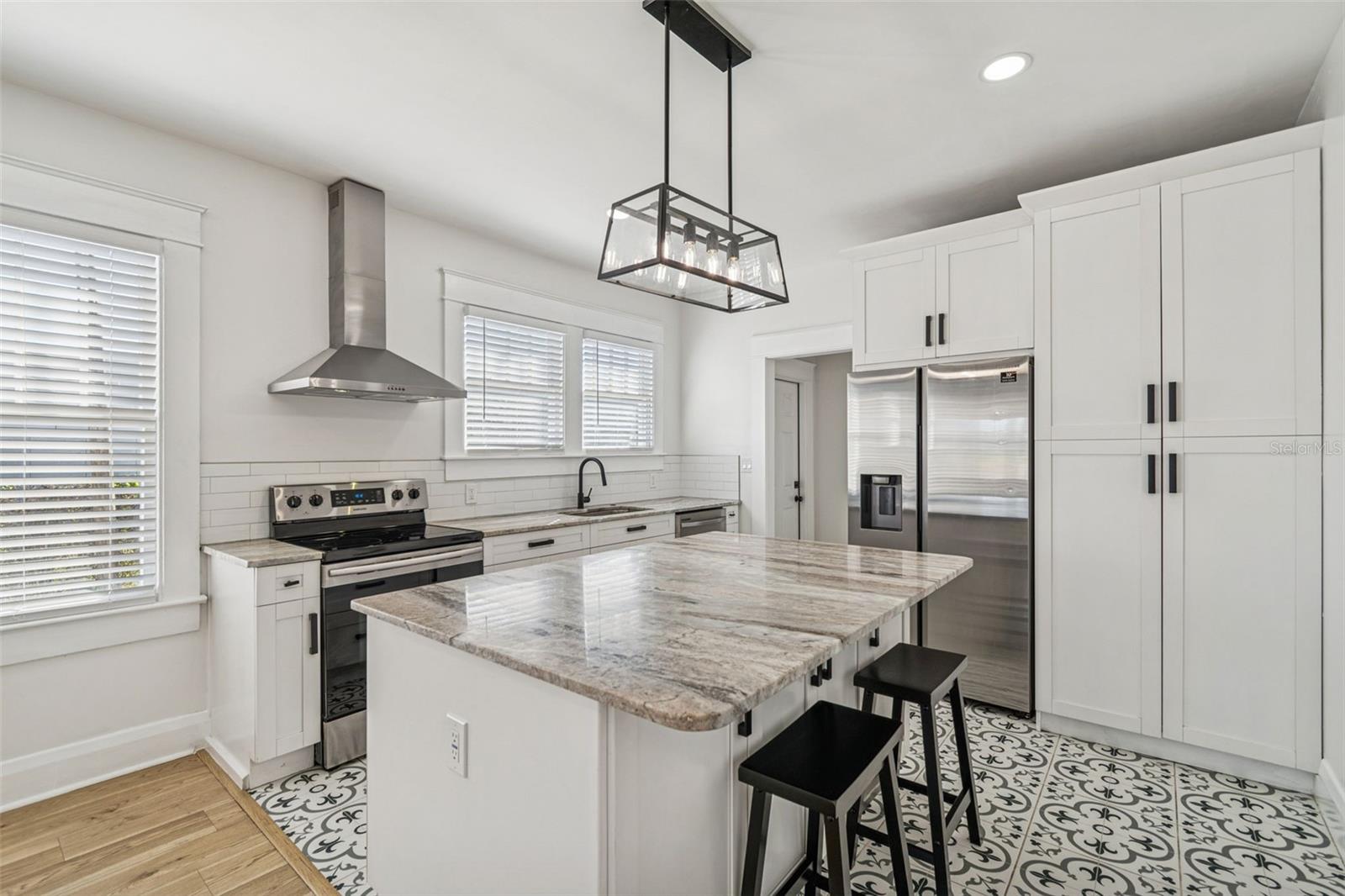 511 E STRATFORD AVE, TAMPA, FL — photo 8