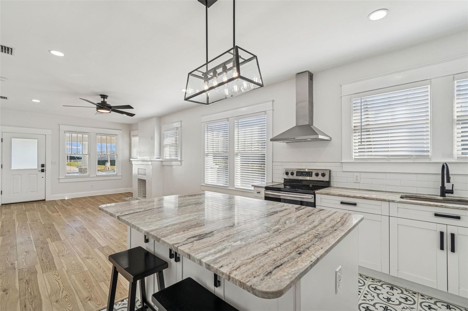 511 E STRATFORD AVE, TAMPA, FL — photo 9