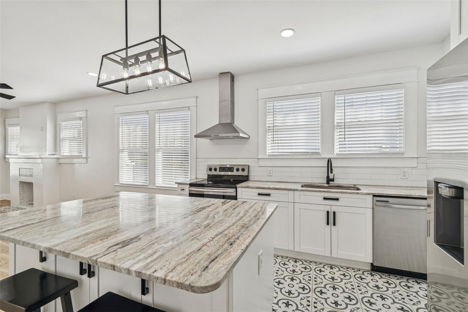 511 E STRATFORD AVE, TAMPA, FL — photo 10