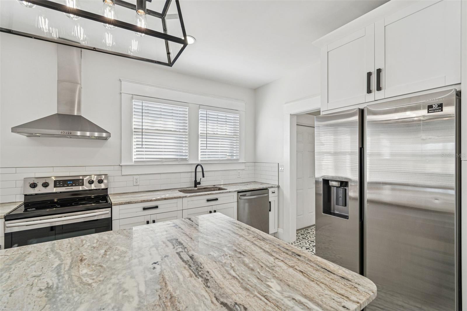 511 E STRATFORD AVE, TAMPA, FL — photo 11