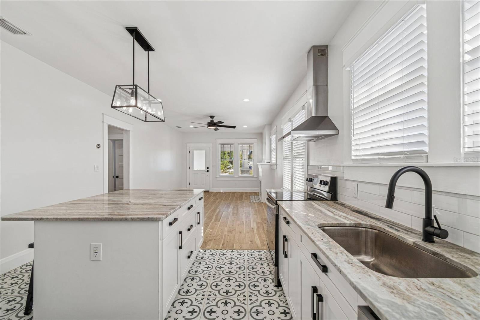 511 E STRATFORD AVE, TAMPA, FL — photo 13