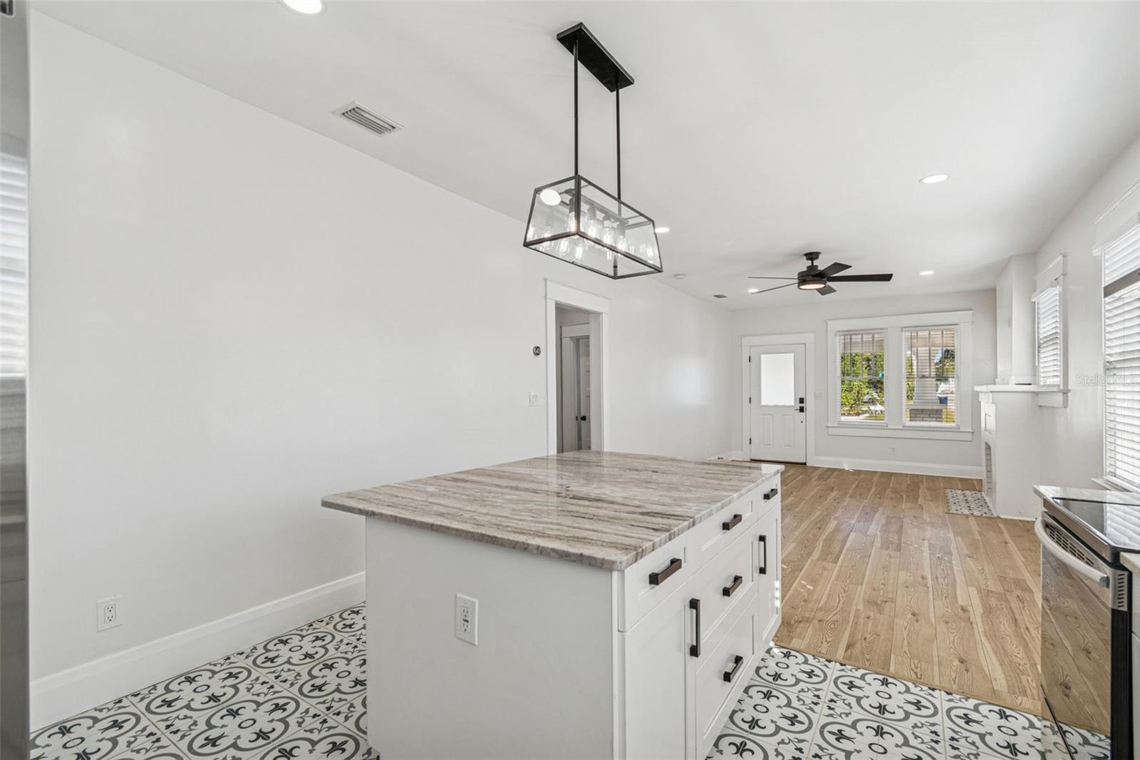 511 E STRATFORD AVE, TAMPA, FL — photo 14