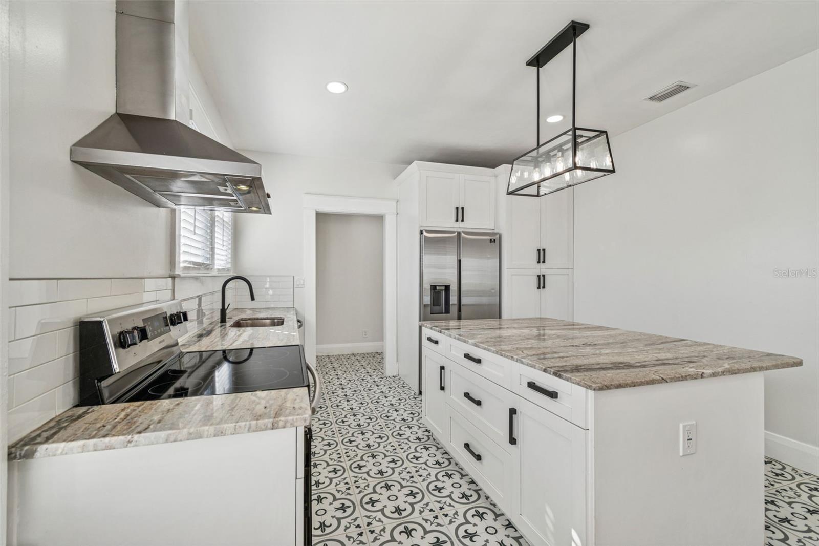 511 E STRATFORD AVE, TAMPA, FL — photo 15