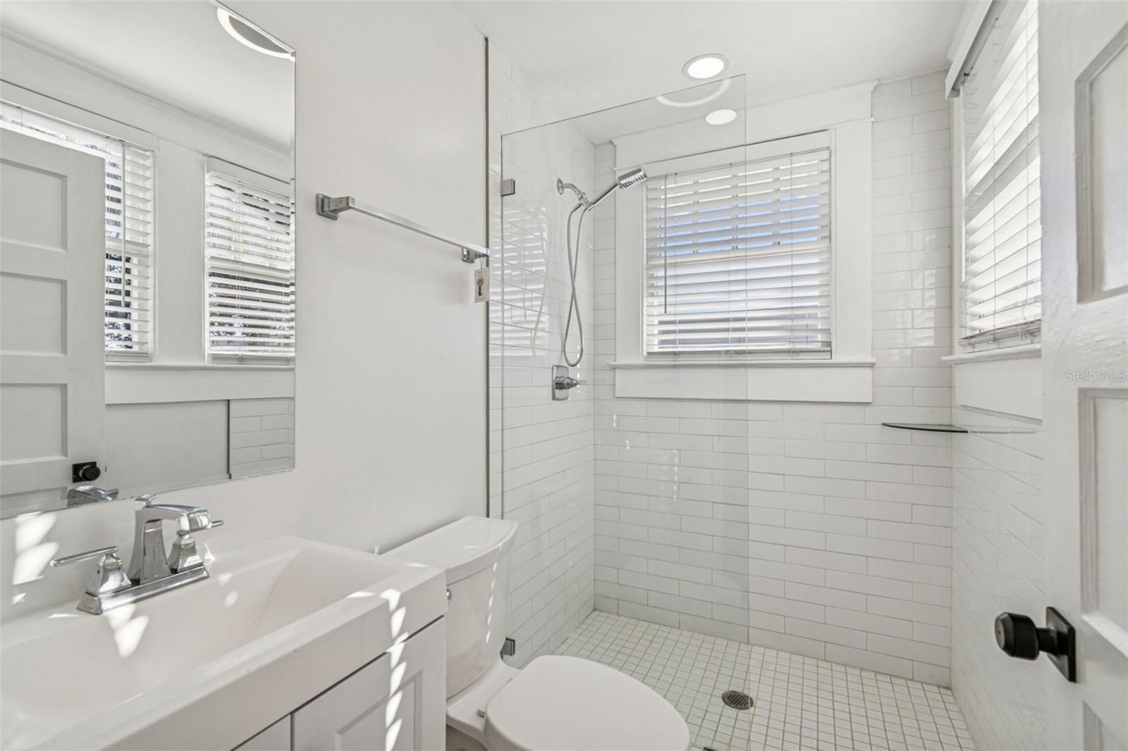 511 E STRATFORD AVE, TAMPA, FL — photo 19