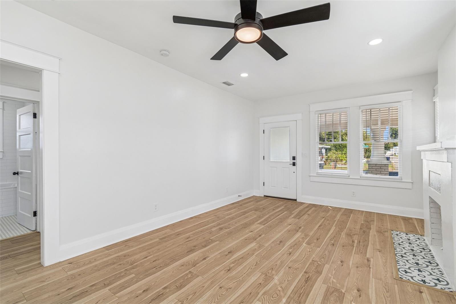 511 E STRATFORD AVE, TAMPA, FL — photo 23