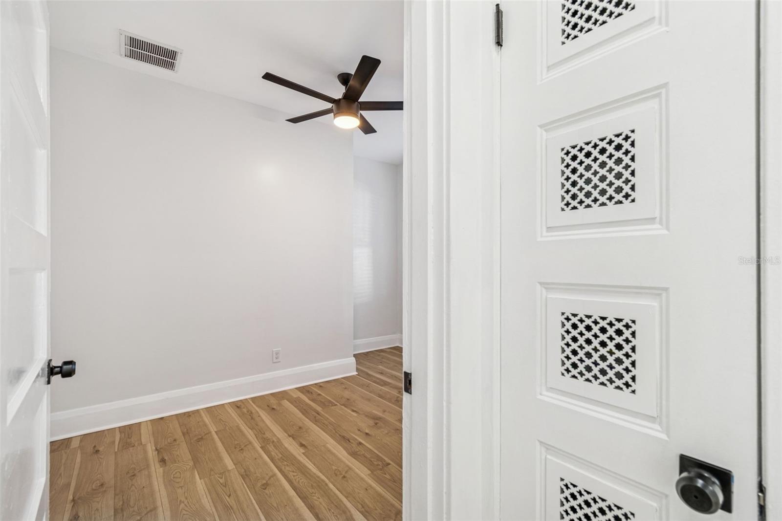511 E STRATFORD AVE, TAMPA, FL — photo 28