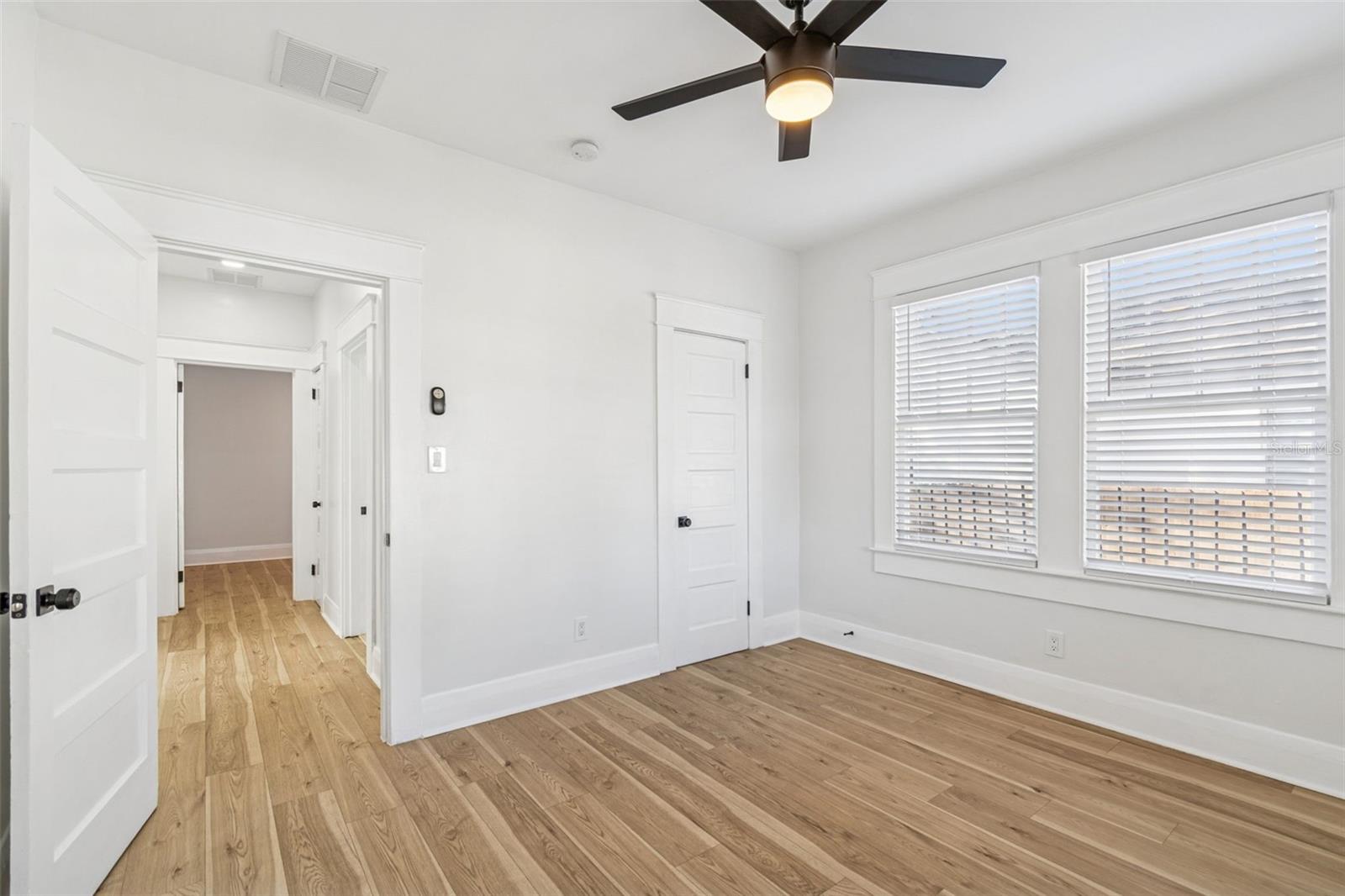 511 E STRATFORD AVE, TAMPA, FL — photo 32