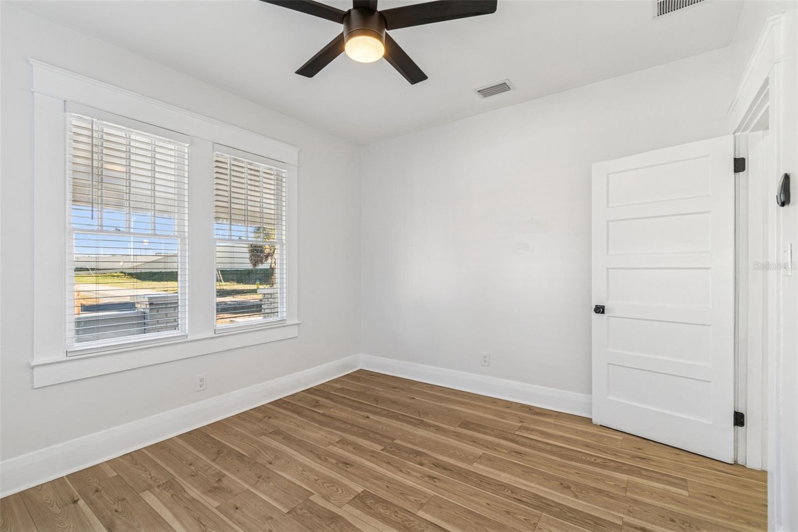 511 E STRATFORD AVE, TAMPA, FL — photo 33