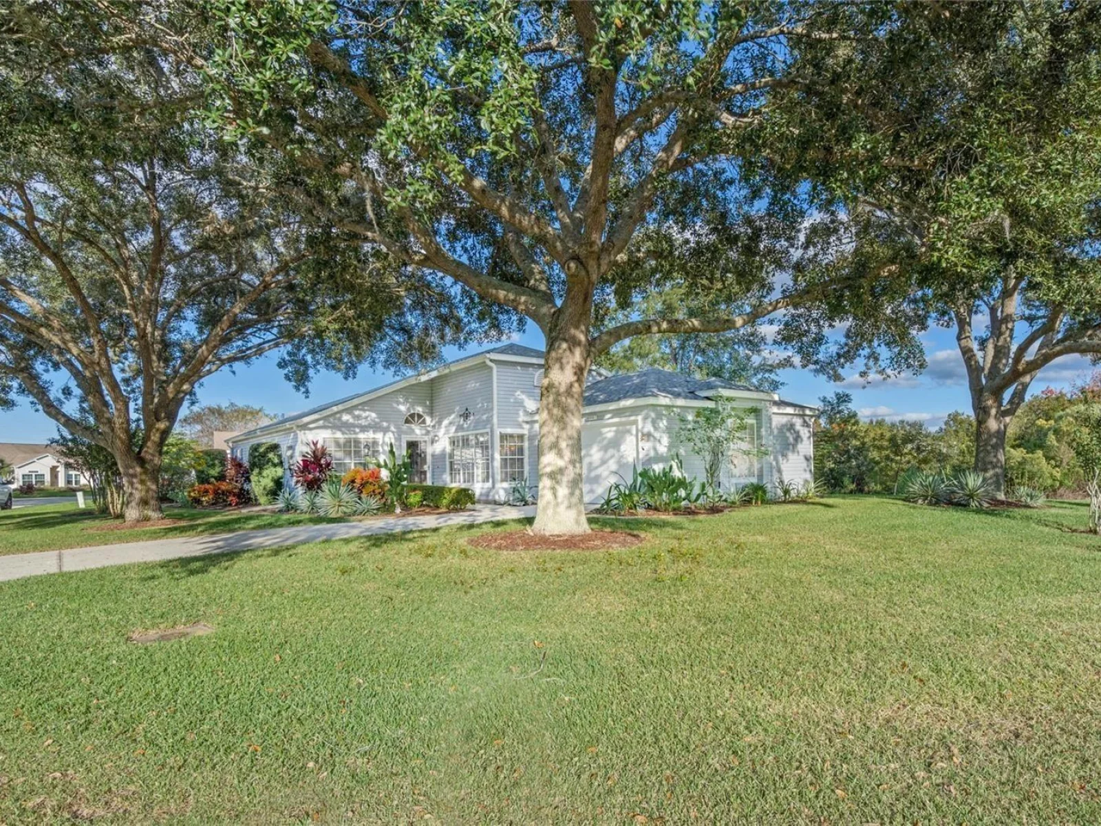 25300 HIBISCUS ST, LEESBURG, FL — photo 1