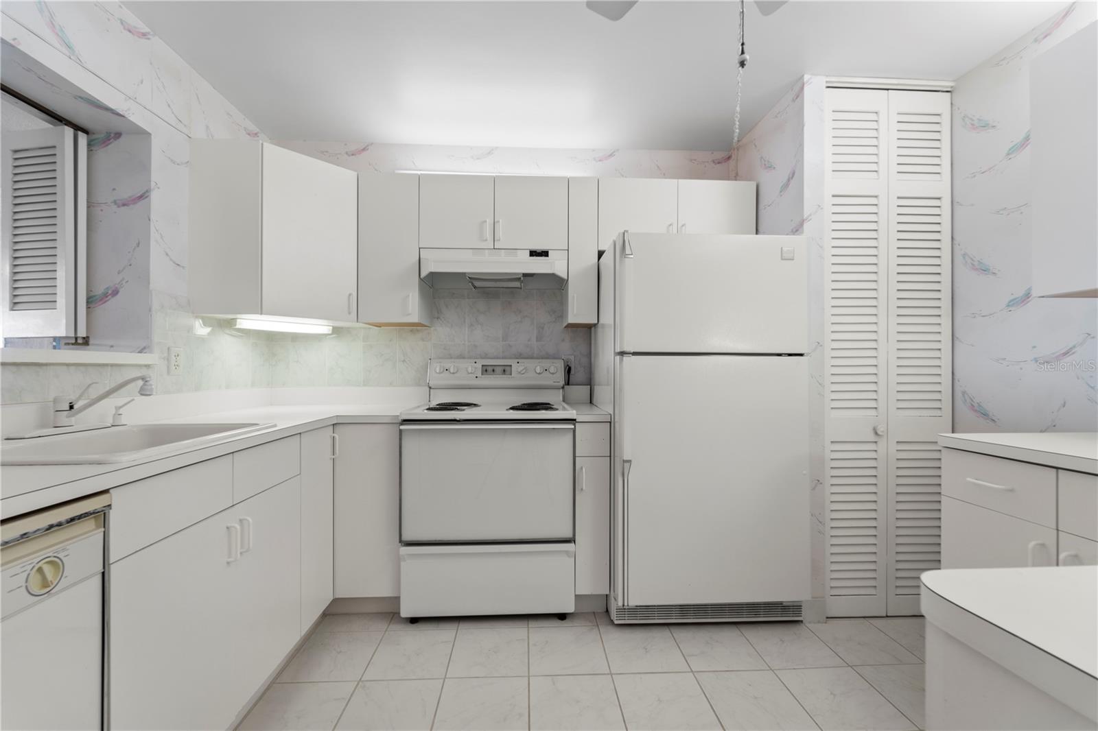 100 BLUFF VIEW DR #609A, BELLEAIR BLUFFS, FL — photo 11