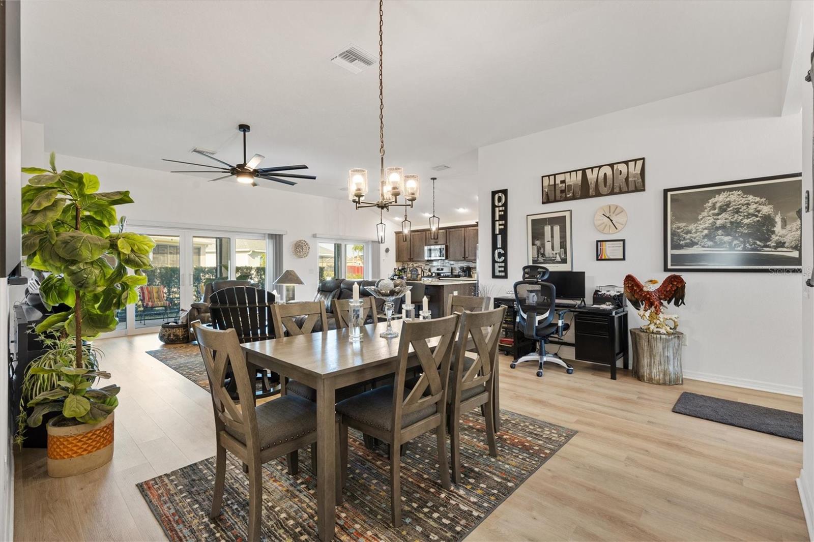 7004 MINCHEW CIR, THE VILLAGES, FL — photo 11