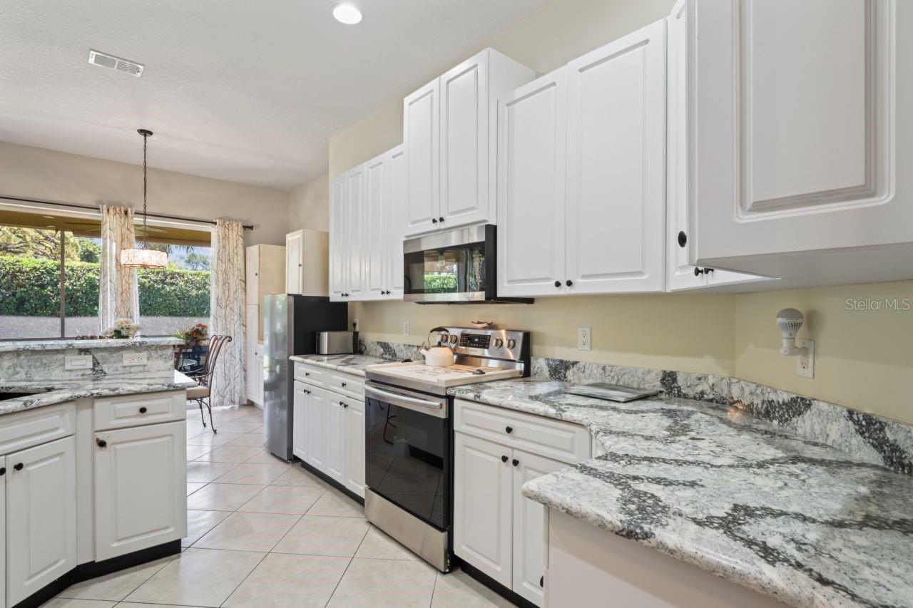 9398 BURNAM DR, WEEKI WACHEE, FL — photo 10