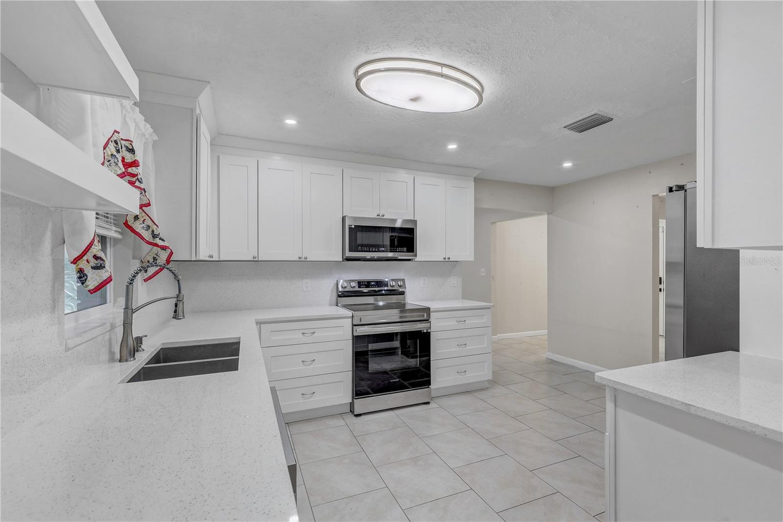 606 DALI DR, BRANDON, FL — photo 9