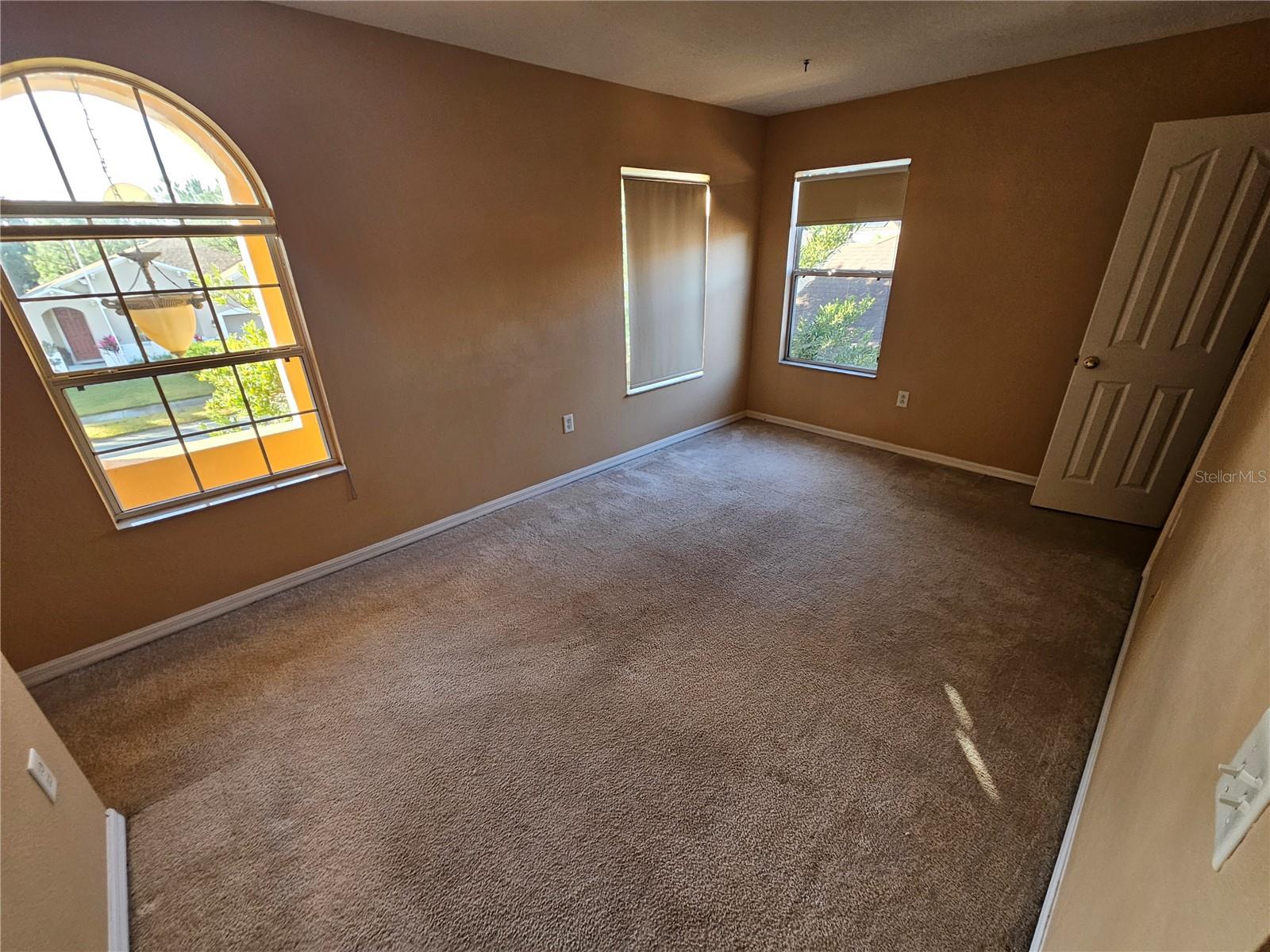 1881 STRATHMORE CIR, MOUNT DORA, FL — photo 29