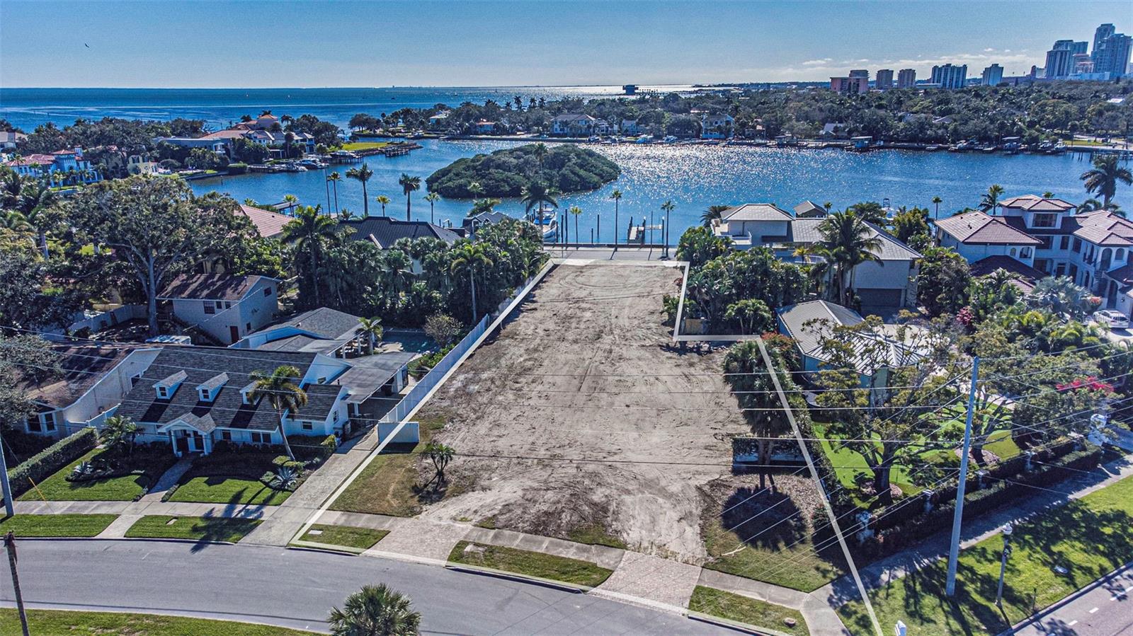 140 BRIGHTWATERS BLVD NE, ST PETERSBURG, FL