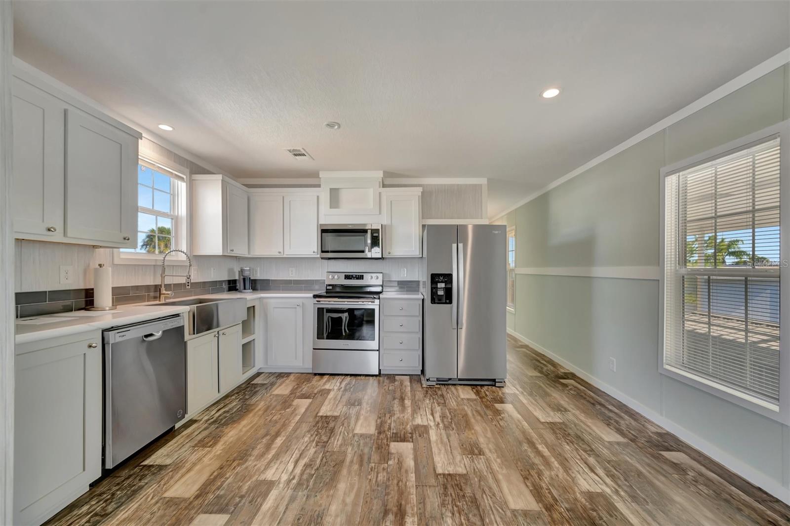 105 W SAINT JOHNS WAY, APOLLO BEACH, FL — photo 4