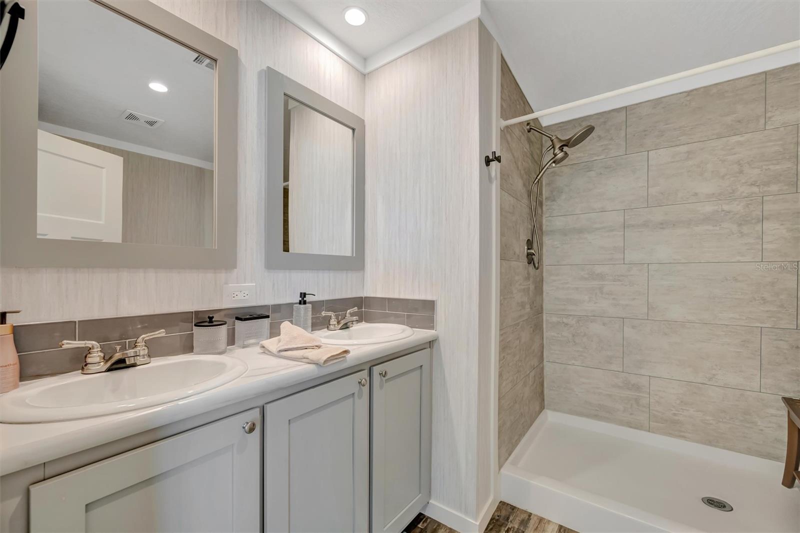 105 W SAINT JOHNS WAY, APOLLO BEACH, FL — photo 13