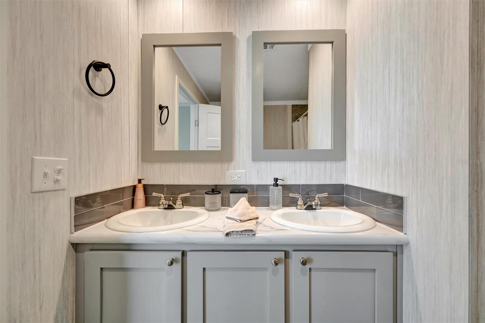 105 W SAINT JOHNS WAY, APOLLO BEACH, FL — photo 14