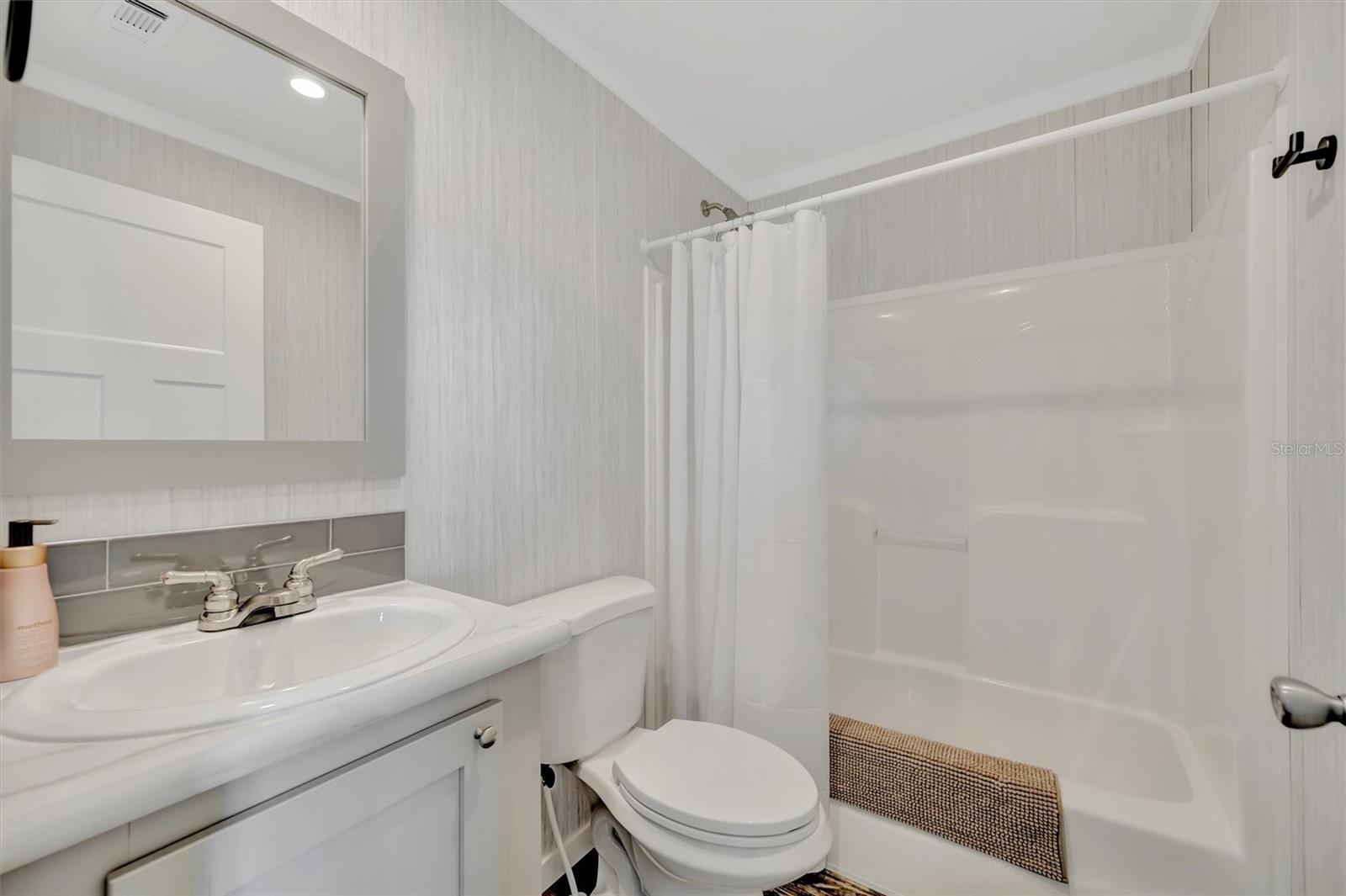 105 W SAINT JOHNS WAY, APOLLO BEACH, FL — photo 16