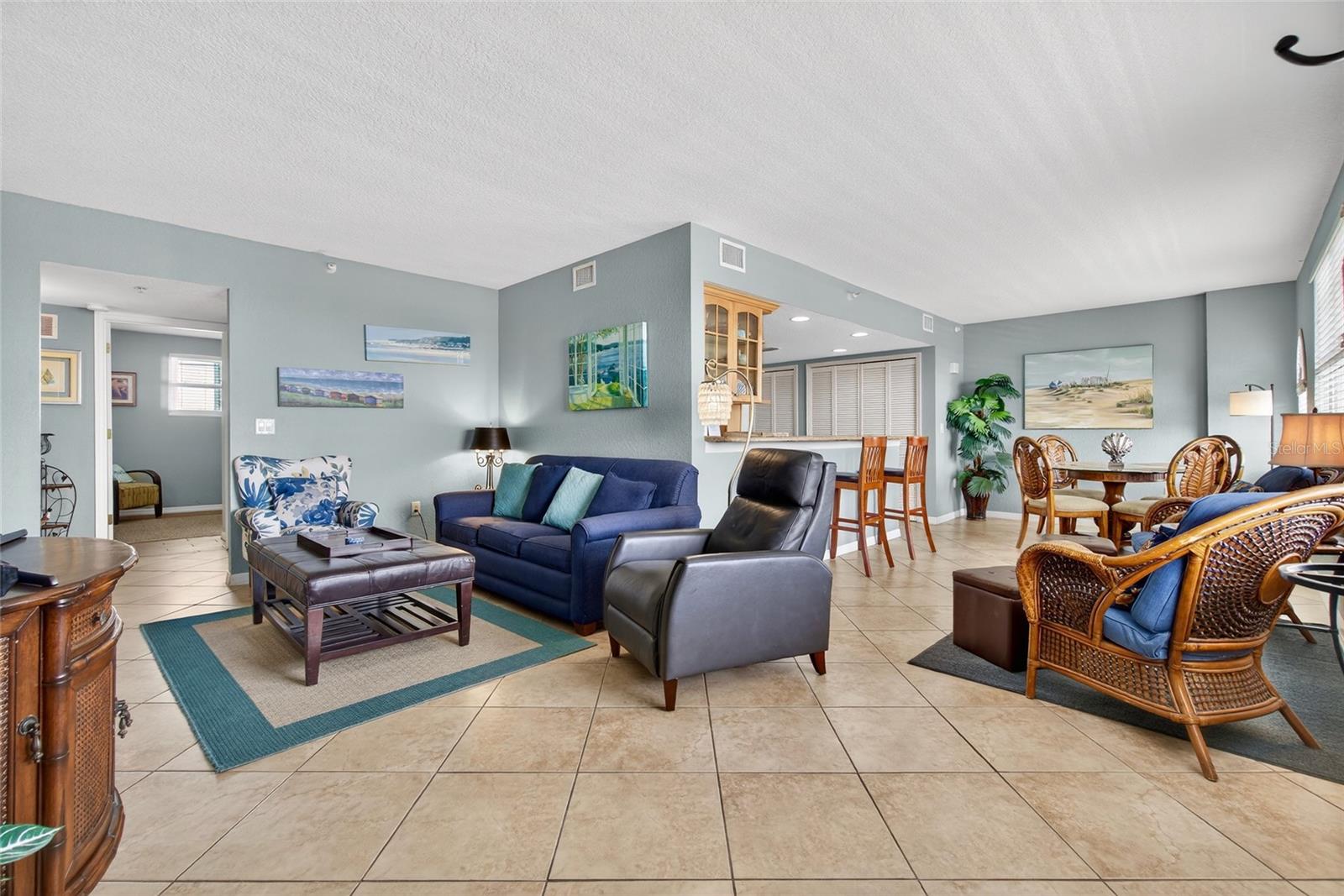 445 HAMDEN DR #405, CLEARWATER BEACH, FL — photo 3