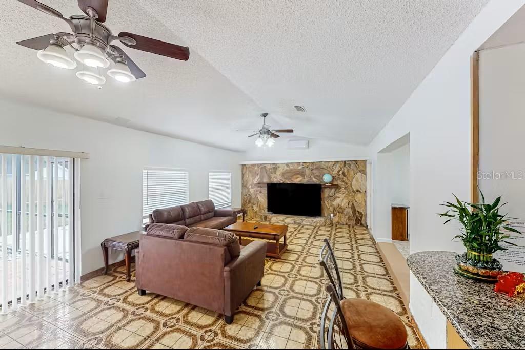 6223 TRAVIS BLVD, TAMPA, FL — photo 2