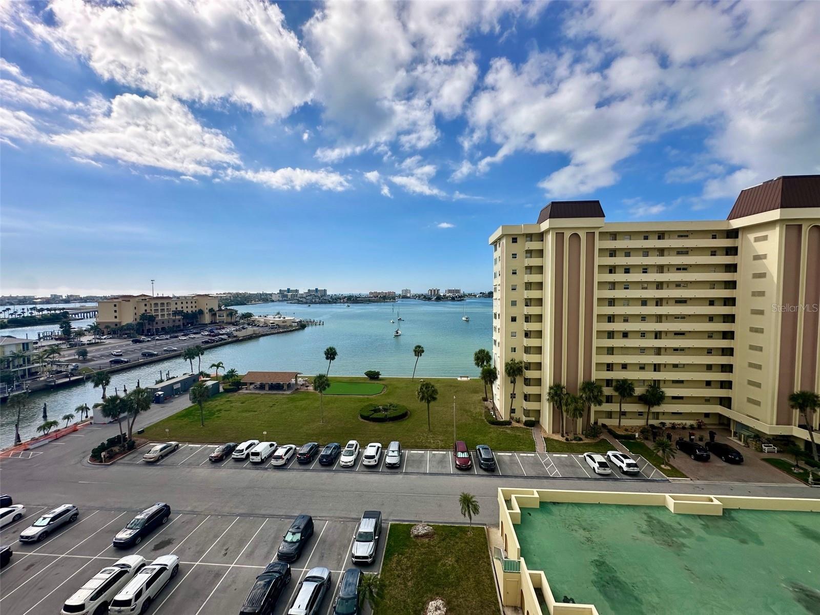 4550 COVE CIR #905, ST PETERSBURG, FL — photo 2