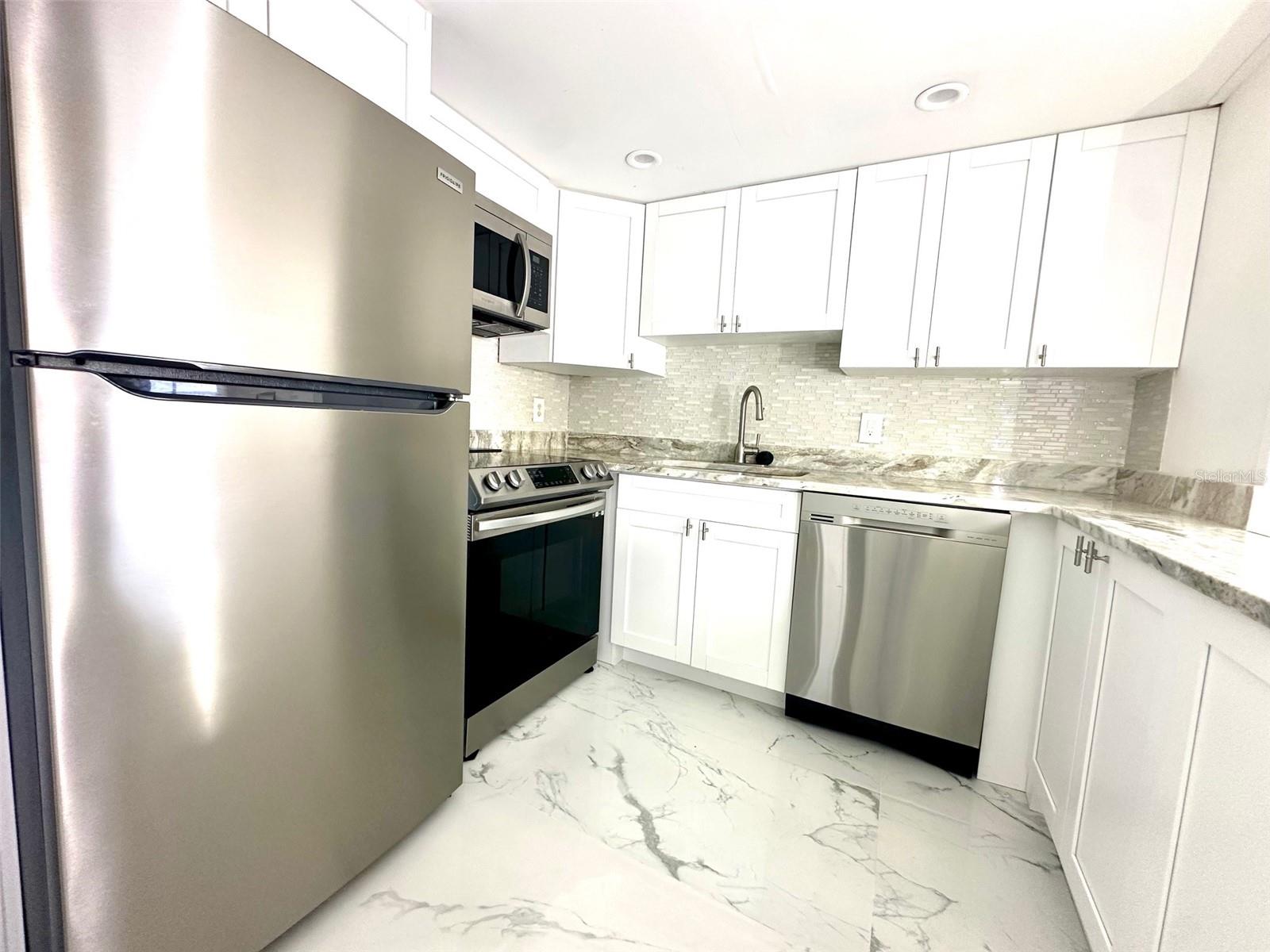 4550 COVE CIR #905, ST PETERSBURG, FL — photo 5