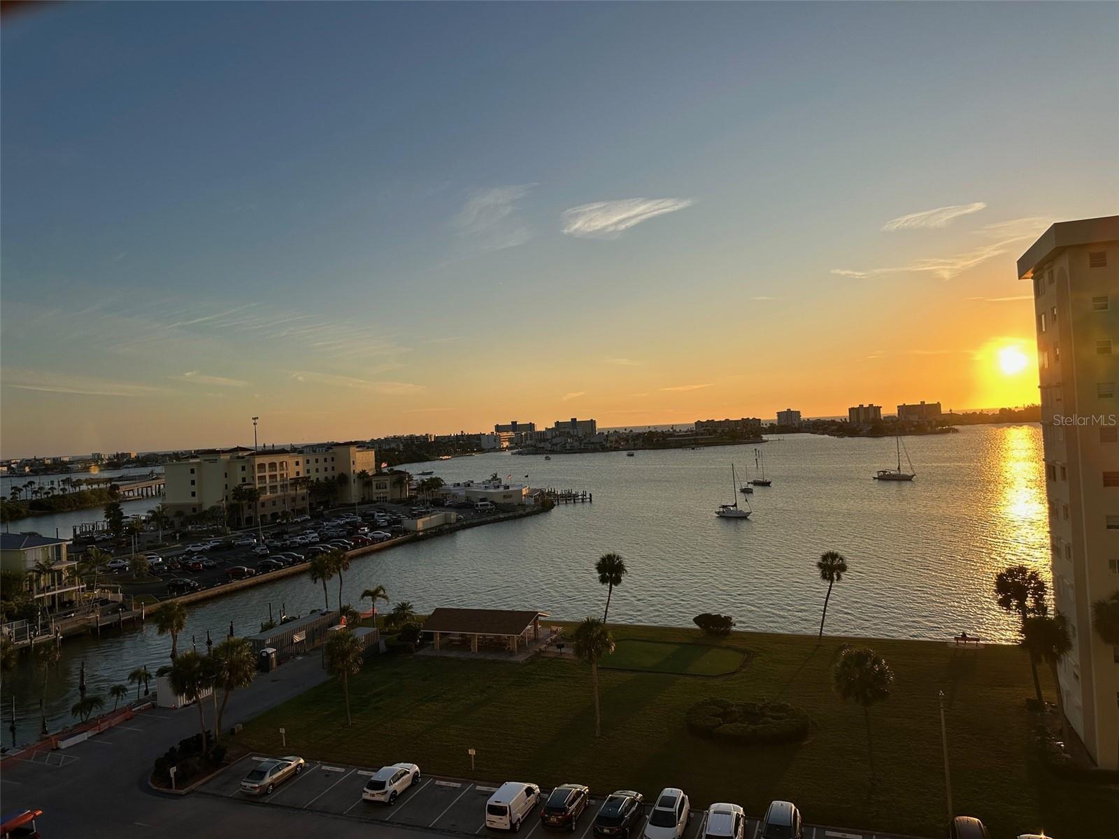 4550 COVE CIR #905, ST PETERSBURG, FL — photo 17