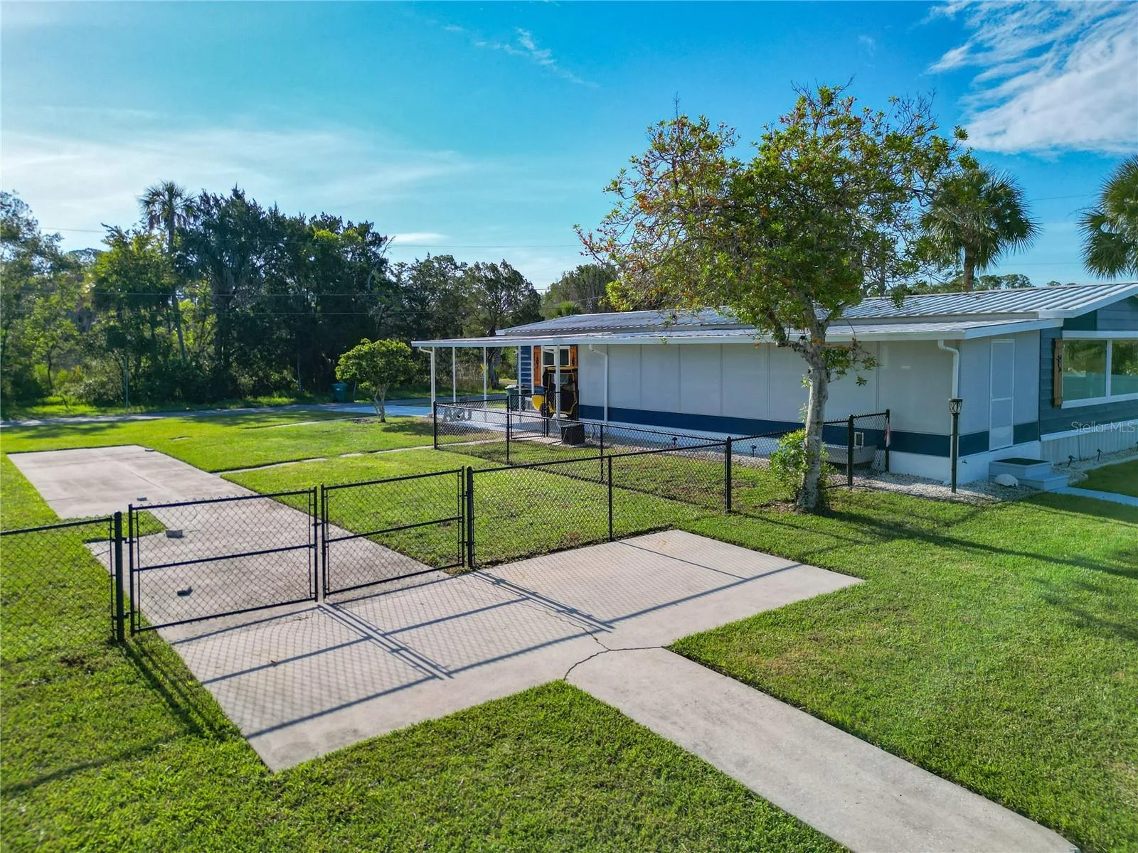 2560 N COMANCHE PT, CRYSTAL RIVER, FL — photo 1