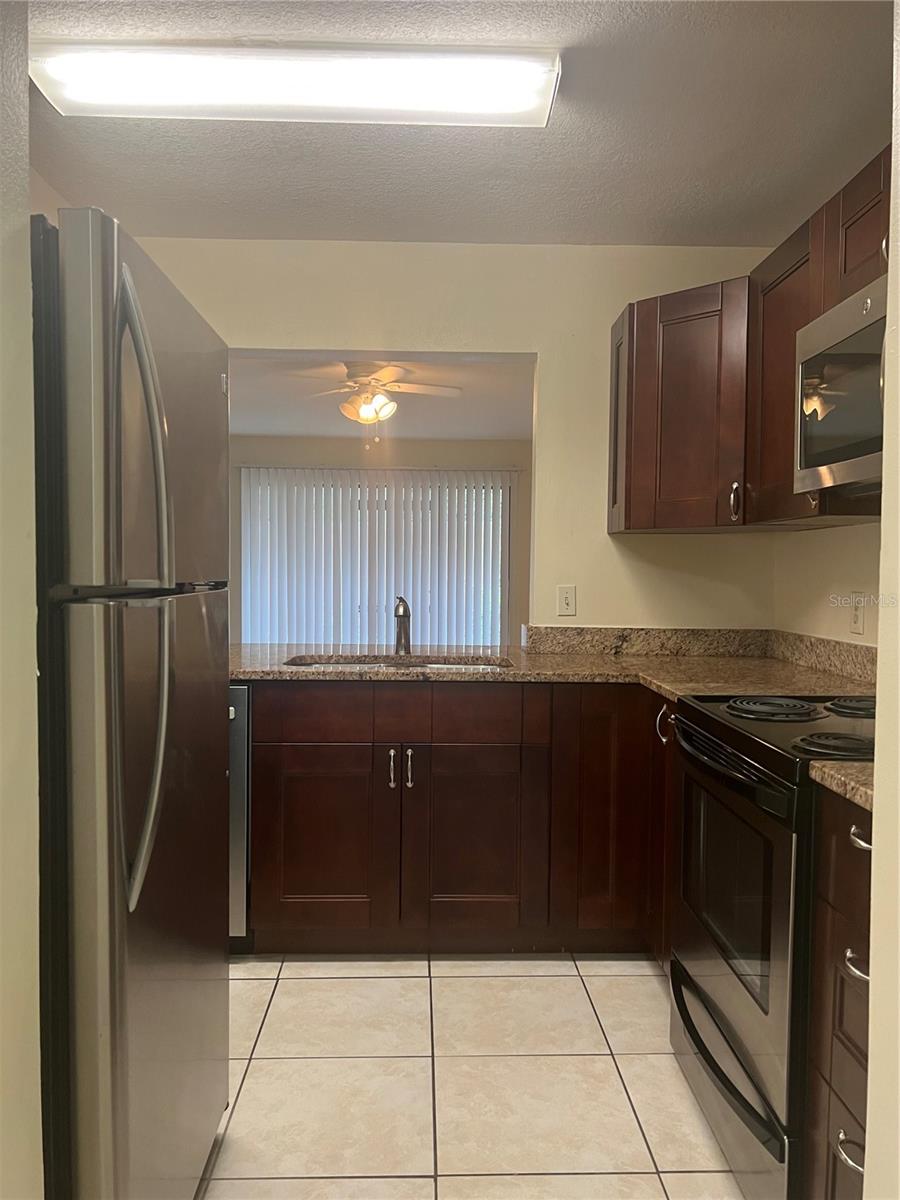 1428 HIGHLAND RIDGE CIR, BRANDON, FL — photo 7