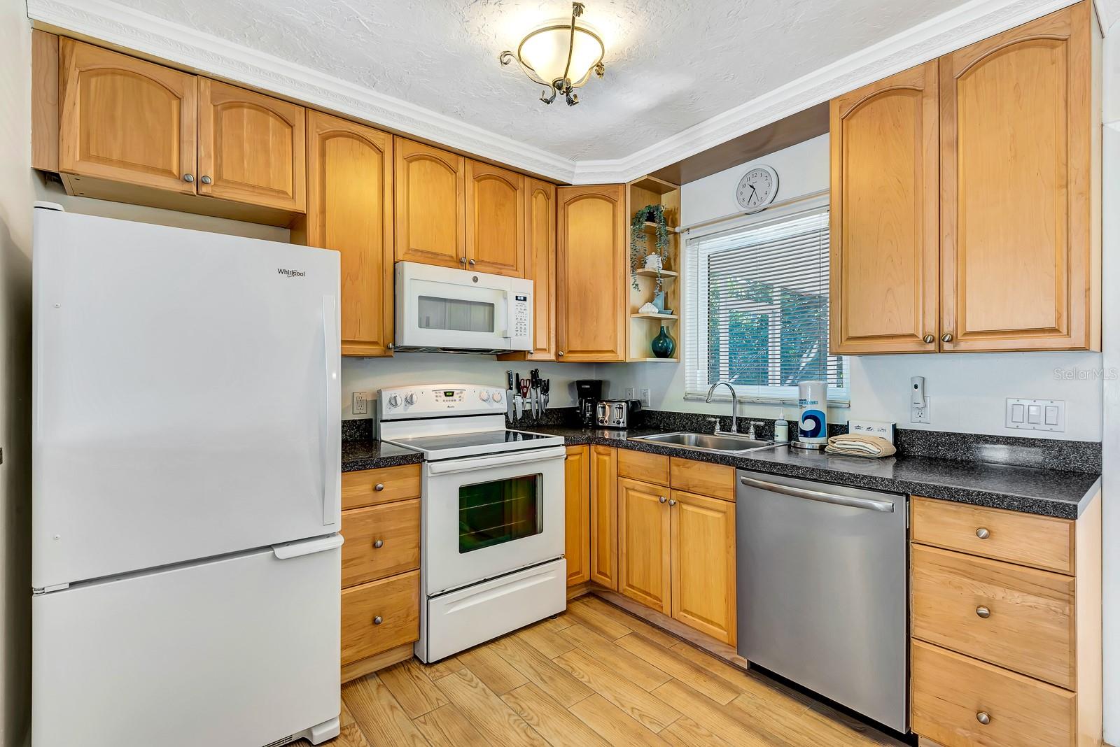 207 75TH ST #B, BRADENTON BEACH, FL — photo 18