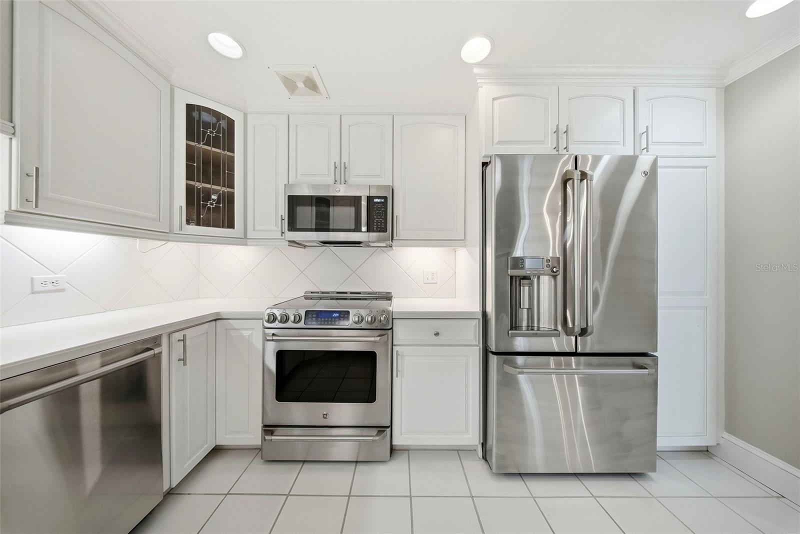 1 BEACH DR SE #1610, ST PETERSBURG, FL — photo 14