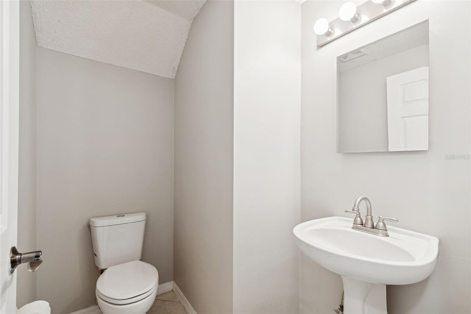 18214 PARADISE POINT DR, TAMPA, FL — photo 16