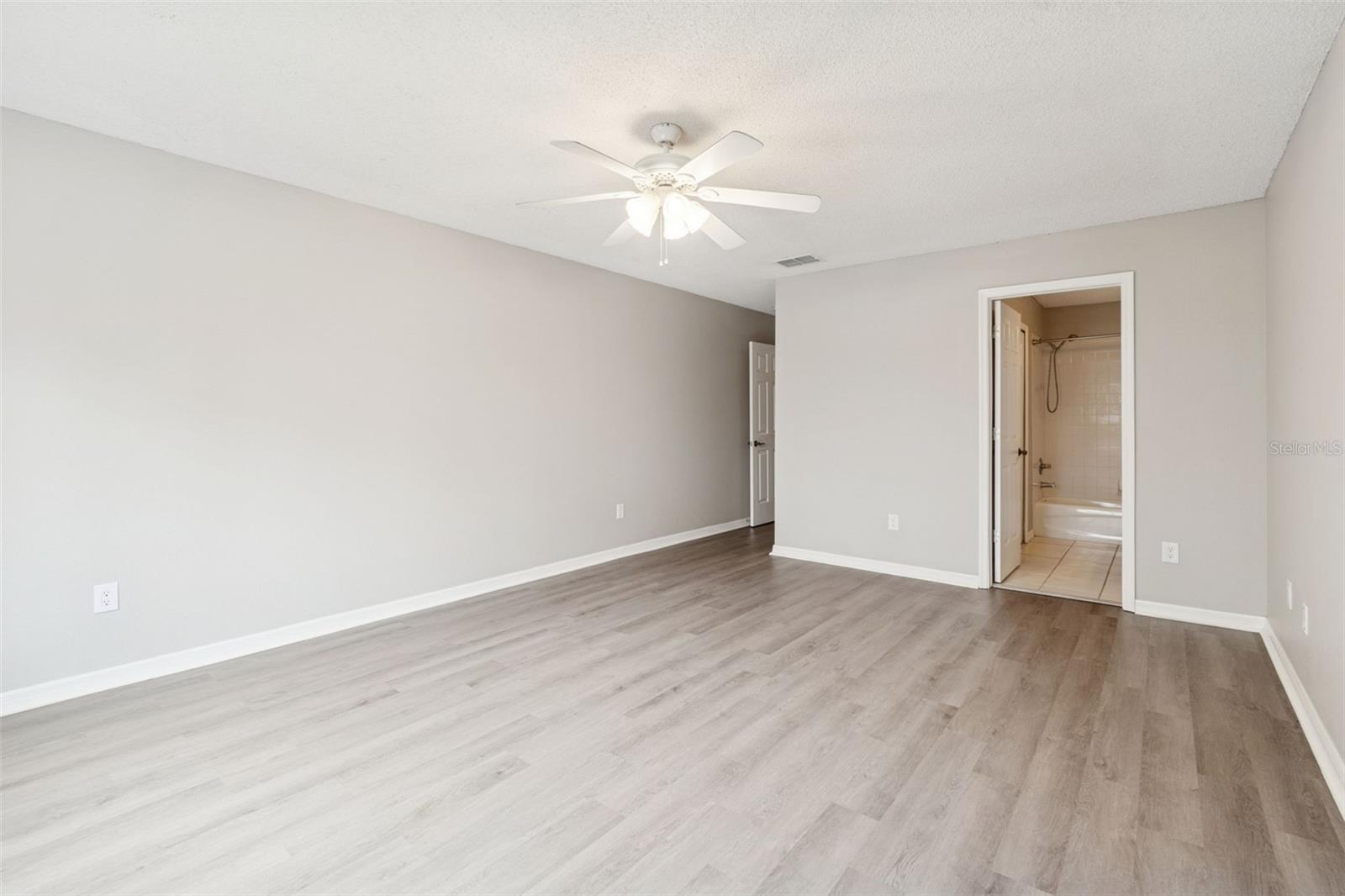 18214 PARADISE POINT DR, TAMPA, FL — photo 21
