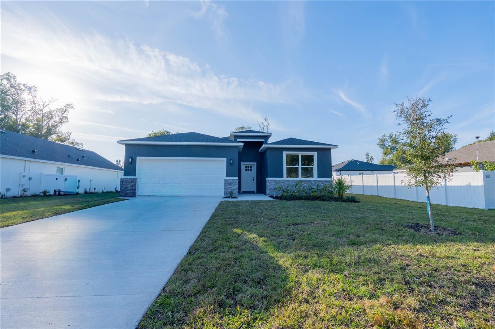 911 N NEW HAMPSHIRE AVE, TAVARES, FL